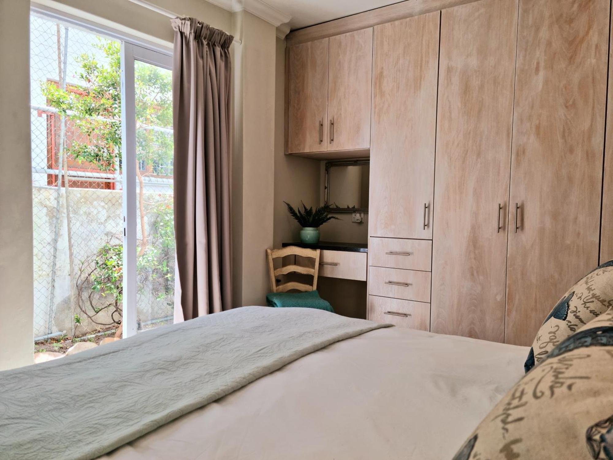 On Bikini Beach, Sleeps 4. * Le Cap
