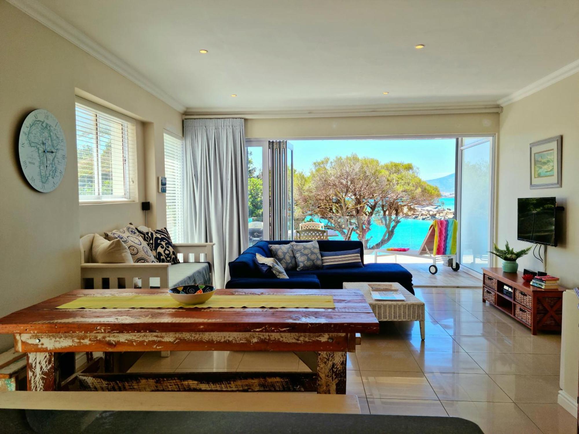 On Bikini Beach, Sleeps 4. Le Cap