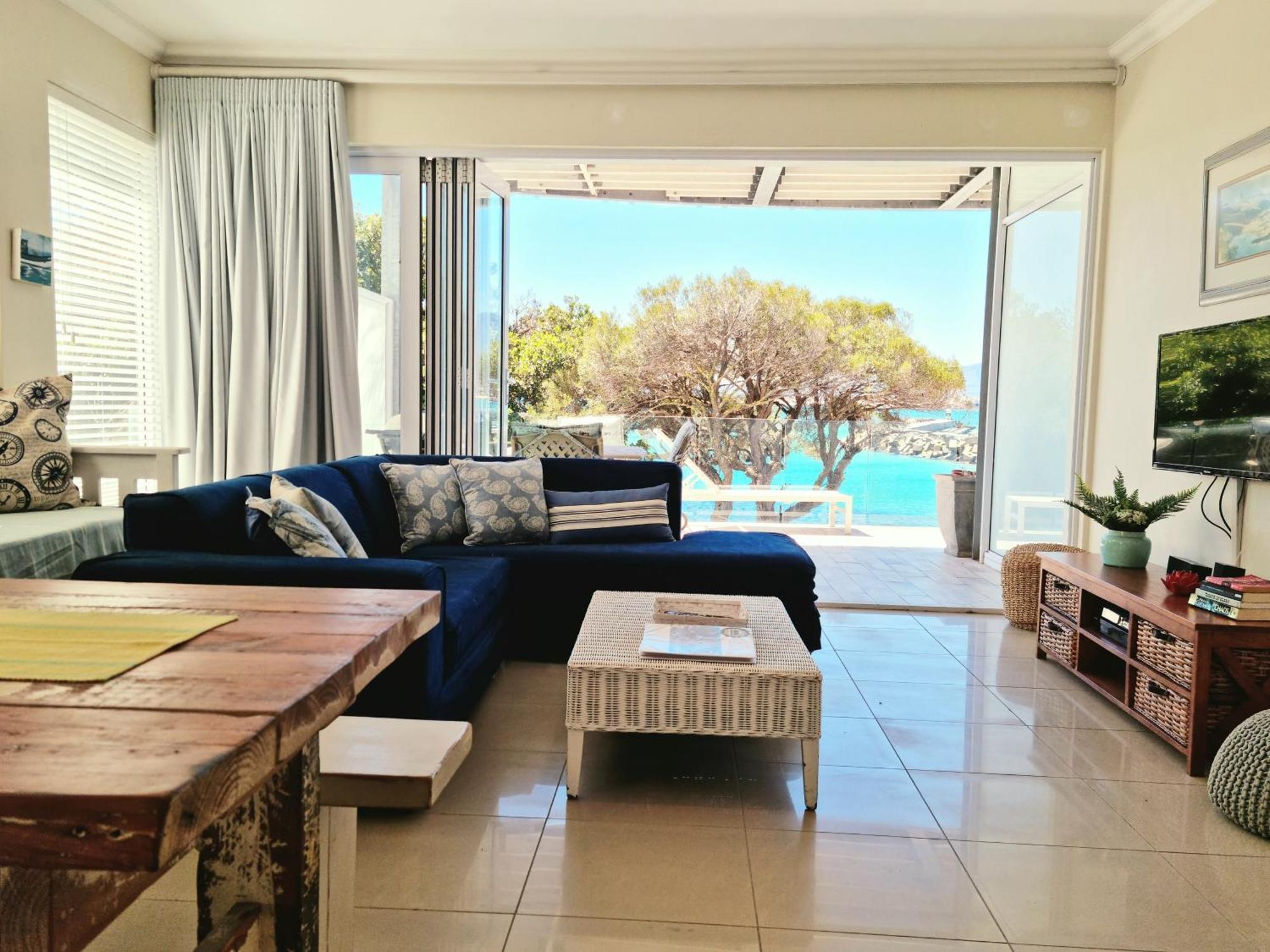 Appartement On Bikini Beach, Sleeps 4. *