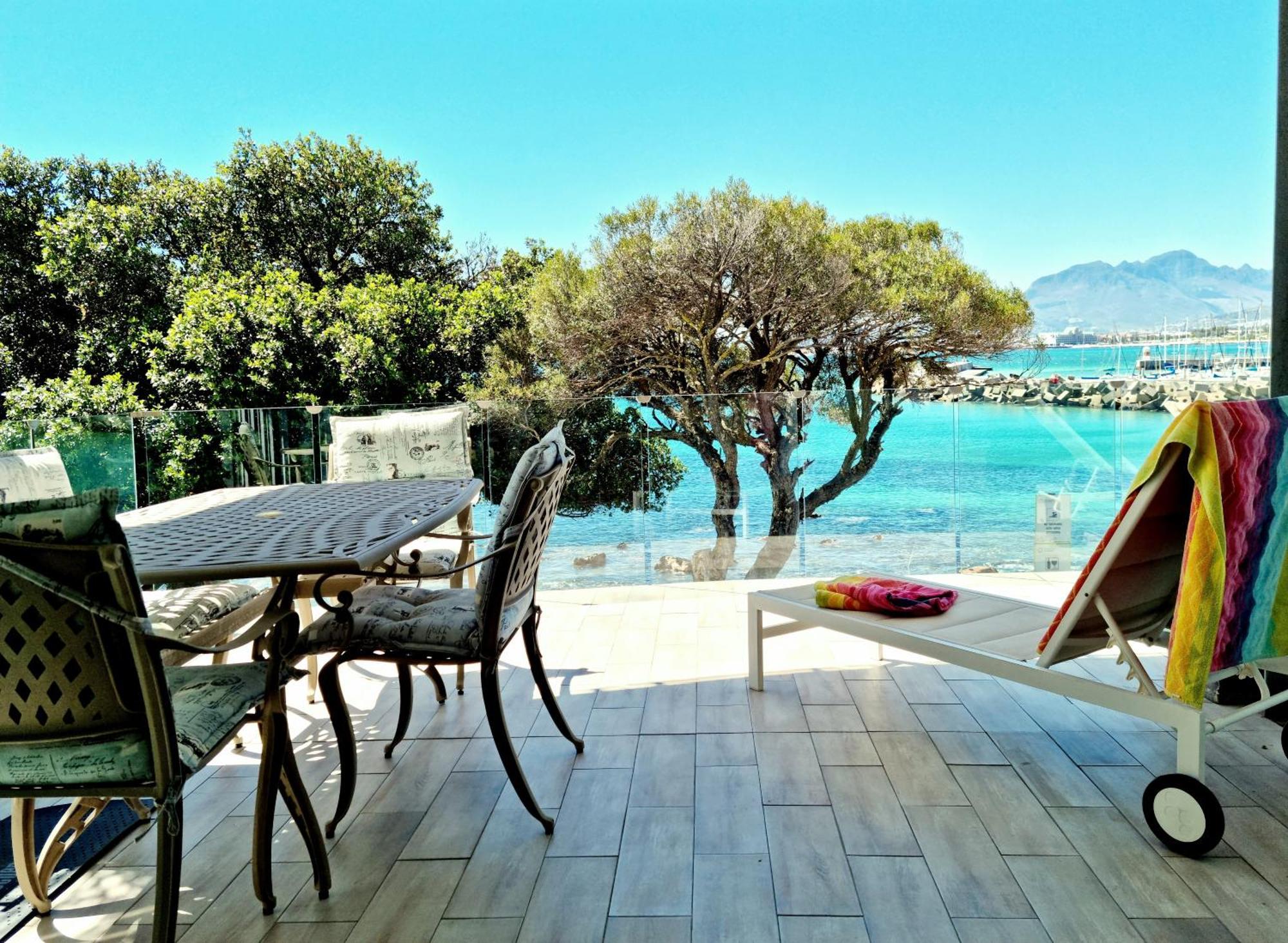 Appartement On Bikini Beach, Sleeps 4.
